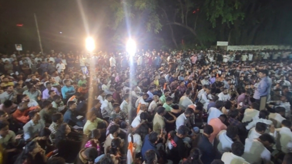 पांचवें दिन भी सड़क पर डटे छात्र, MPSC पेपर लीक के खिलाफ फूटा गुस्सा, धरने में गूंजे राहुल-राहुल के नारे